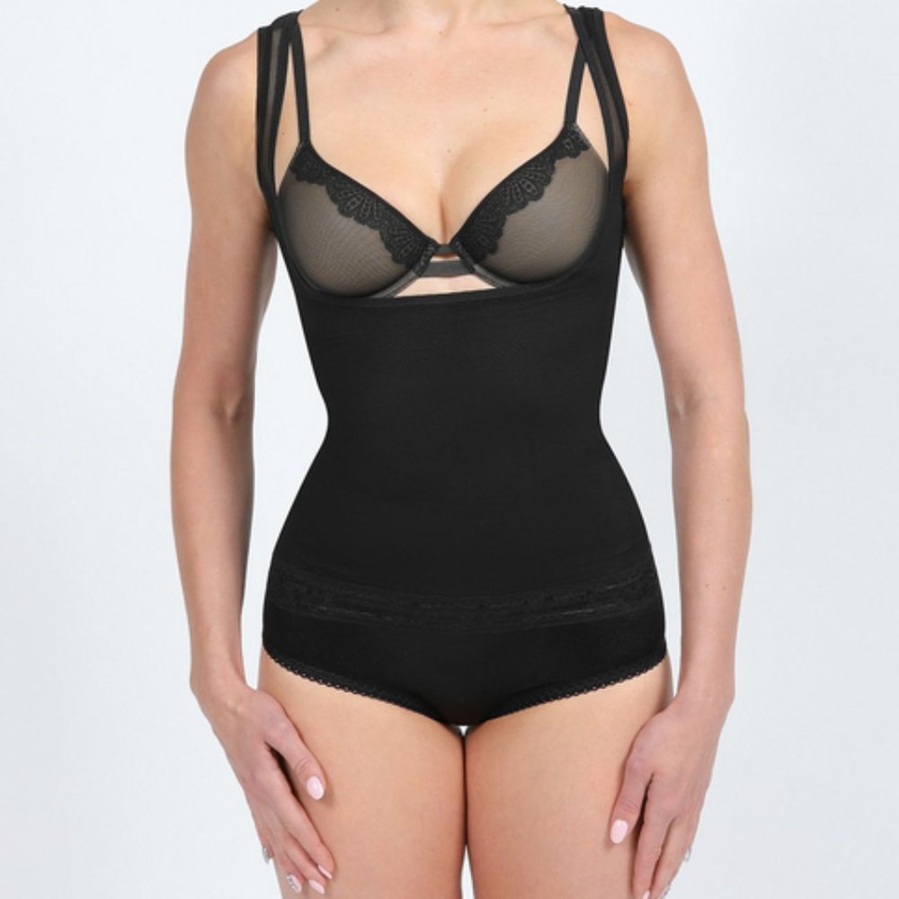 Abdo Woman Black/ Tops: Size: Small